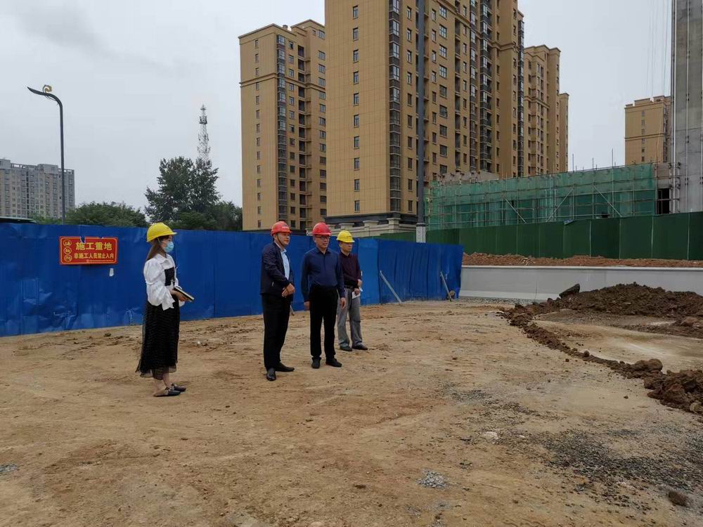 集團(tuán)董事長孔德穩(wěn)趕赴新十八大街項(xiàng)目施工現(xiàn)場、王水生產(chǎn)基地視察工作