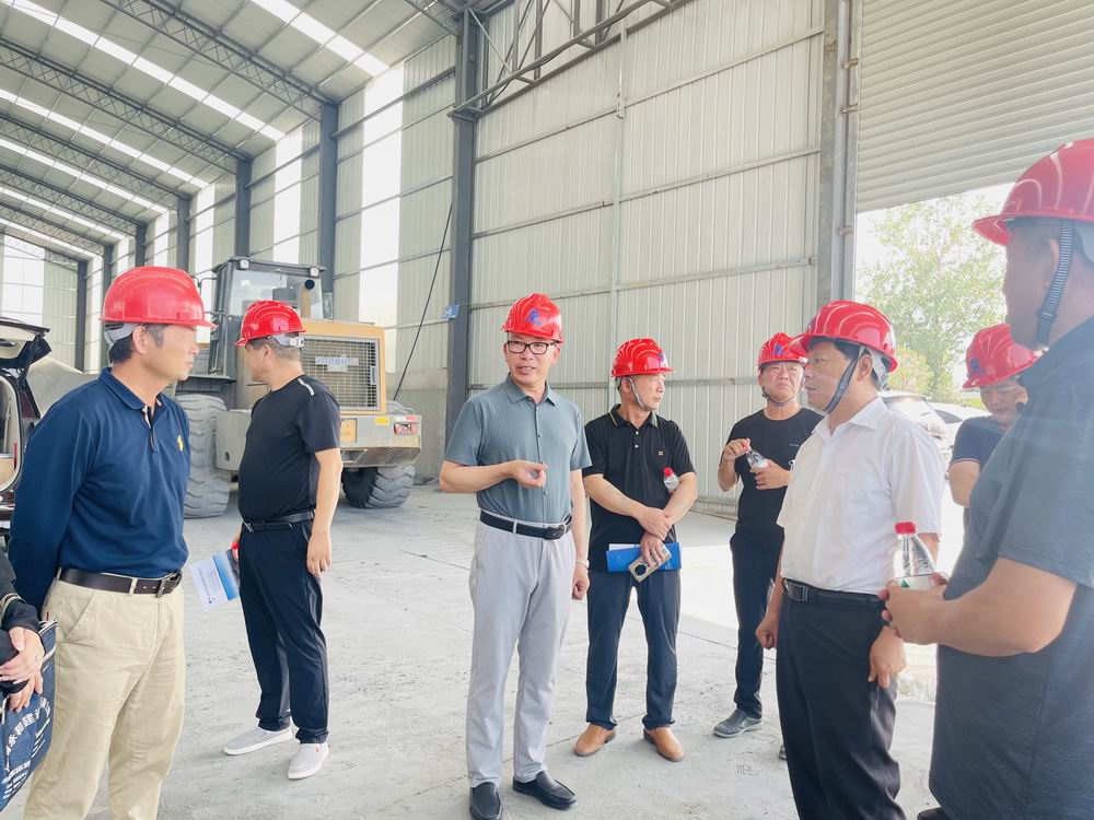 信陽市公路事業(yè)發(fā)展中心、信陽市公路局、107國道建設(shè)工程指揮部、中國中冶信陽項(xiàng)目部等單位蒞臨河南永和建設(shè)集團(tuán)檢查指導(dǎo)工作