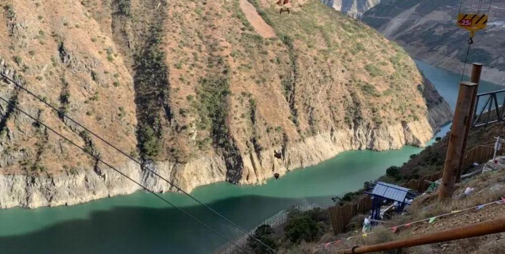 國(guó)內(nèi)第一座公路無塔懸索橋西香高速木里支線木里河特大橋開建